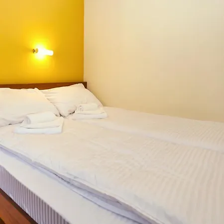 Hostgost At Kraljevi Cardaci